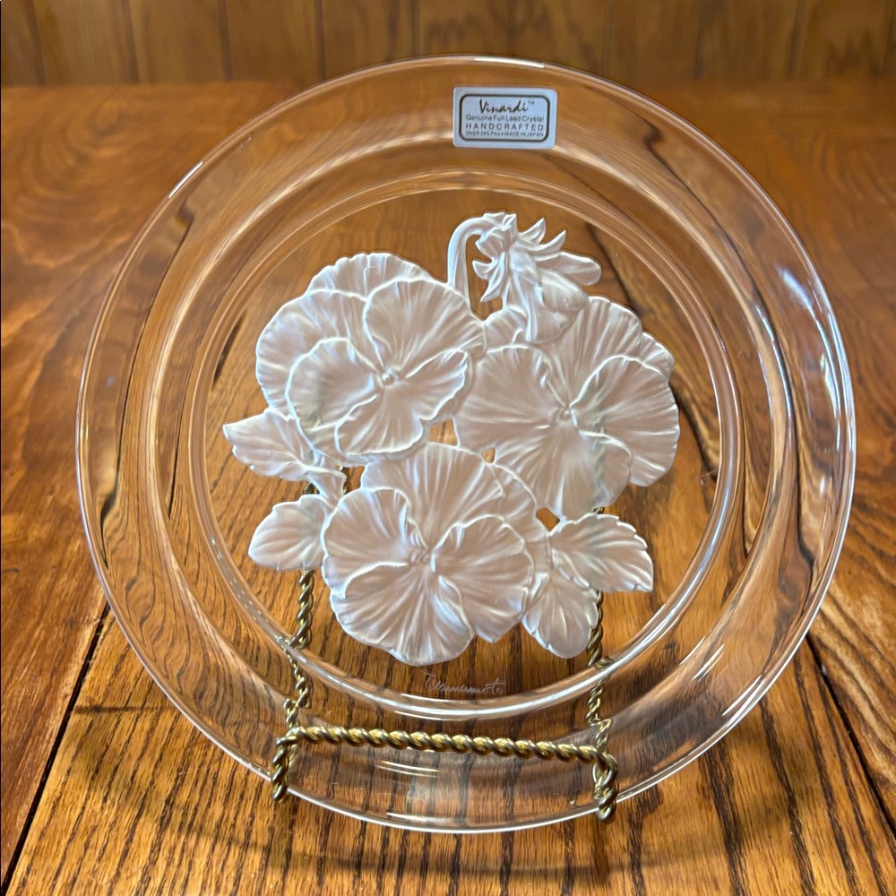 Vinardi For Hoya 24% Lead Crystal Plate...Flower Of The Month Series...Pansy